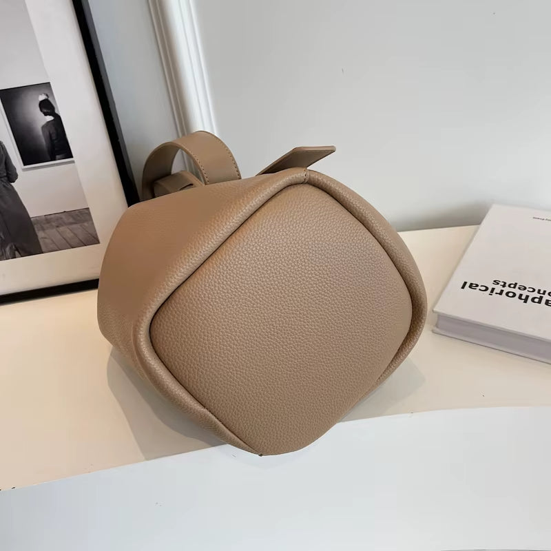 Beatrice bucket bag