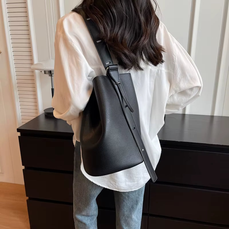 Beatrice bucket bag