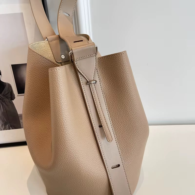 Beatrice bucket bag