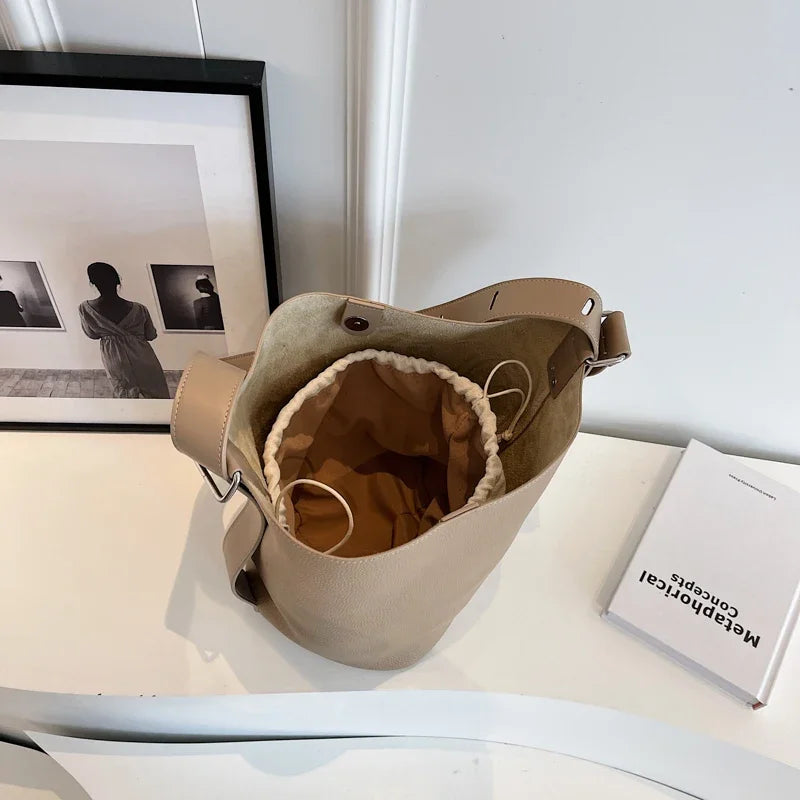 Beatrice bucket bag
