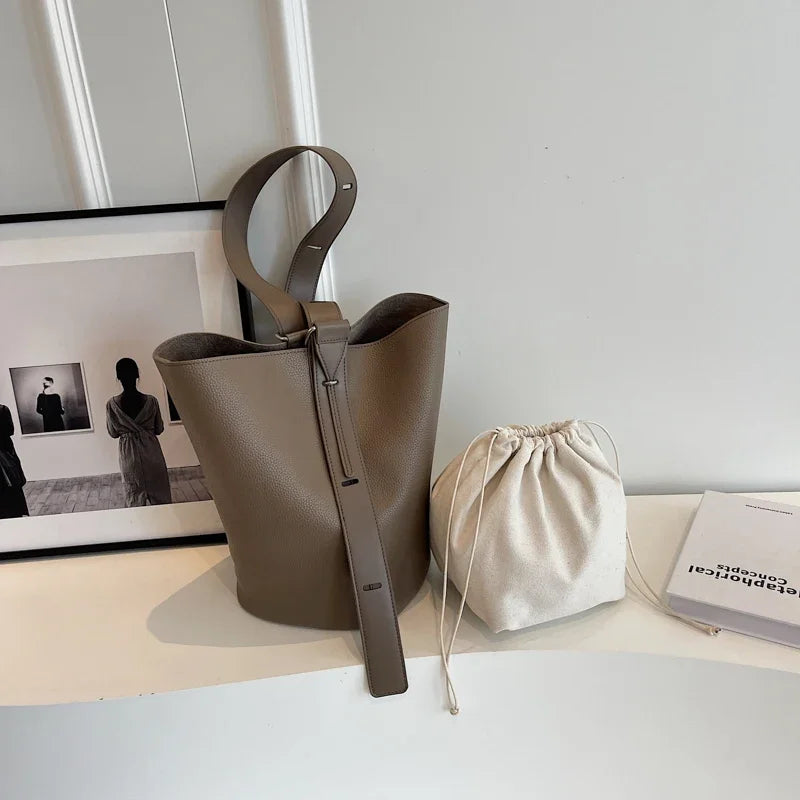 Beatrice bucket bag