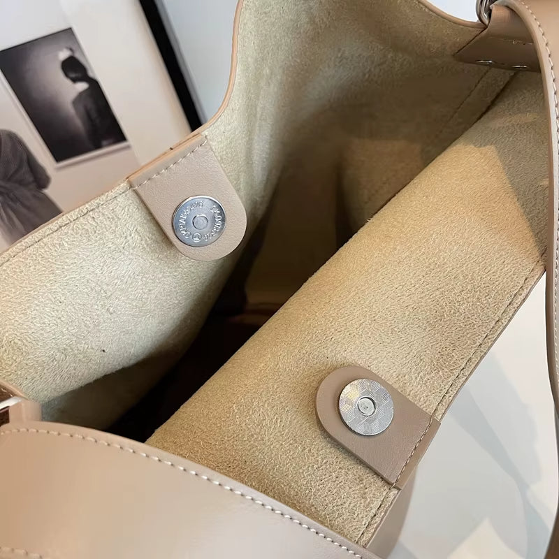 Beatrice bucket bag