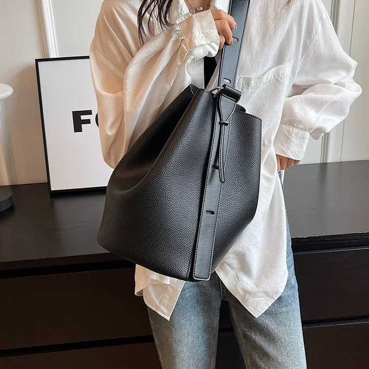 Beatrice bucket bag