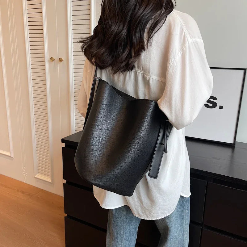 Beatrice bucket bag