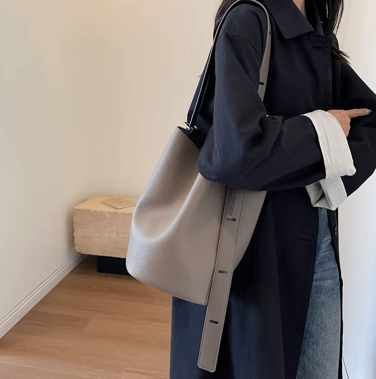 Beatrice bucket bag
