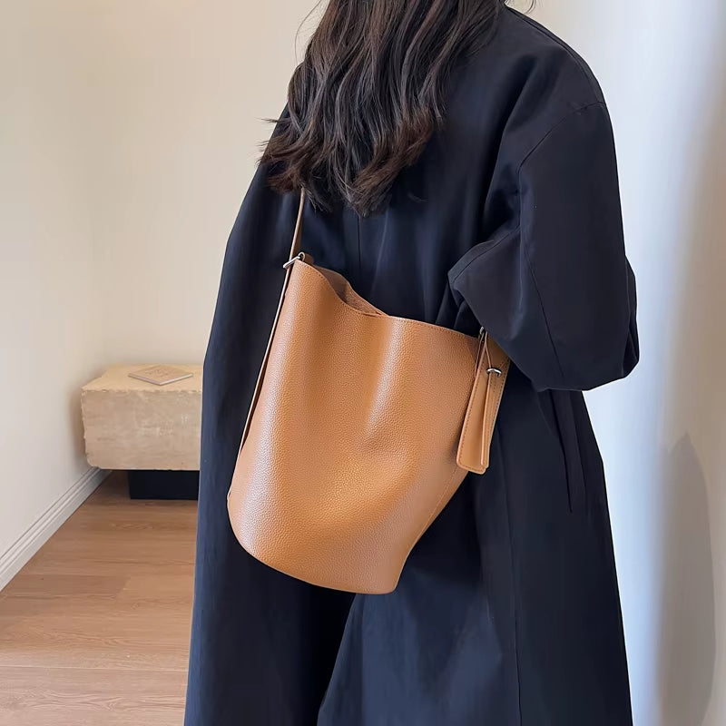 Beatrice bucket bag