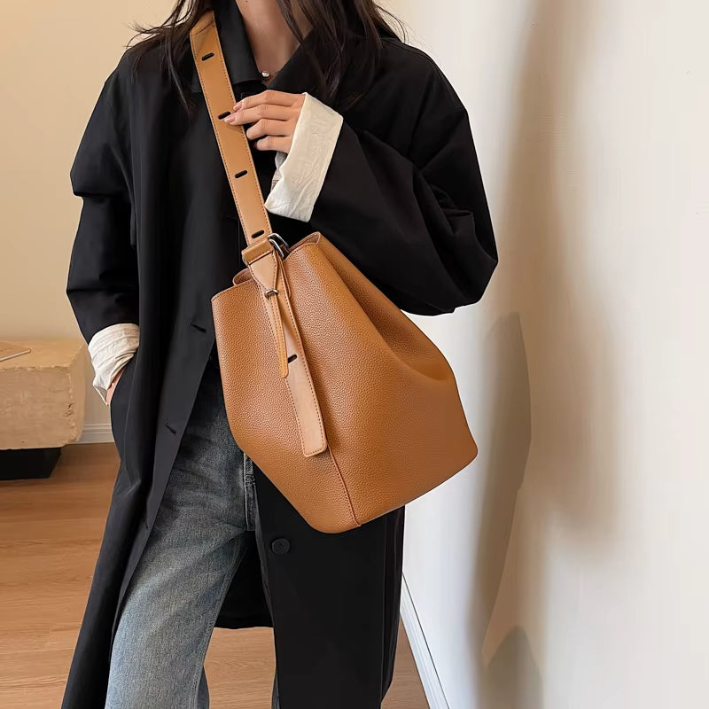 Beatrice bucket bag